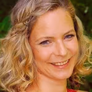 Speaker - Karin Siakkos